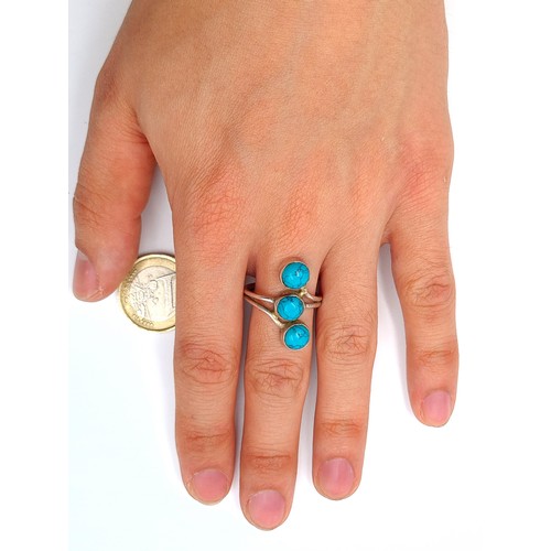 575 - A stunning three stone Turquoise sterling silver ring. Ring size: R. Weight: 3.65 grams.