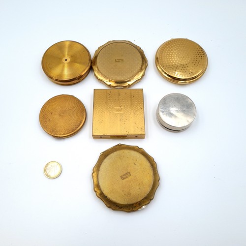 580 - An excellent collection of six vintage powder compacts, together with a hinged pin box. Of interest,... 