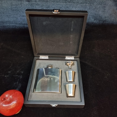 163 - A as new  hip flask set. Consisting of a 16oz stainless steel hipflask with a pair of jigger measure... 