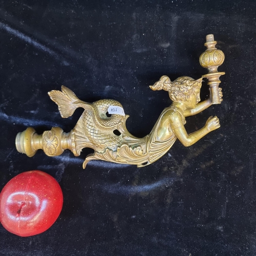 167 - A beautiful antique brass wall sconce light fitting. Featuring a detailed mermaid figure with sinuou... 