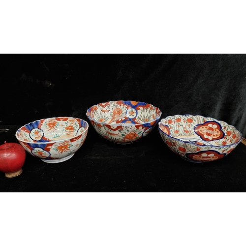 215 - Three charming vintage Imari pattern serving bowls. In various sizes and featuring floral designs.