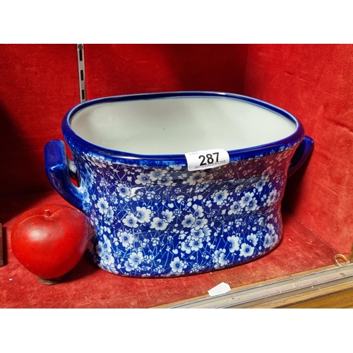 287 - A very pretty large blue and White foot bath with handles to sides, decorated with a rich blue and w... 