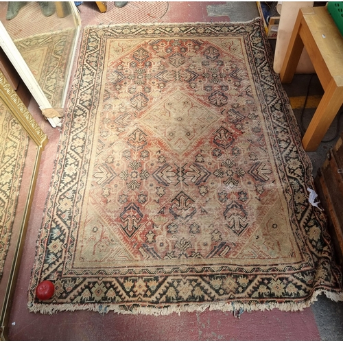 290 - A vintage hand knotted Persian style rug in shades of red, navy and green.
MM: L200 x W136 cm With w... 