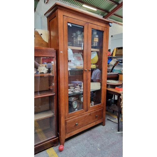 407 - Star lot : A handsome contemporary display cabinet in a rich warm tone wood frame. With three glass ... 