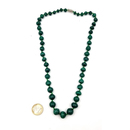 530 - A good quality vintage Malachite graduated stone necklace, set with a twist clasp and stone bead spa... 