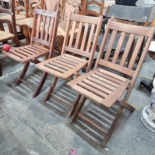 624 - A set of three high quality folding teak wood garden chairs. Nice neat sized examples suitable for b... 