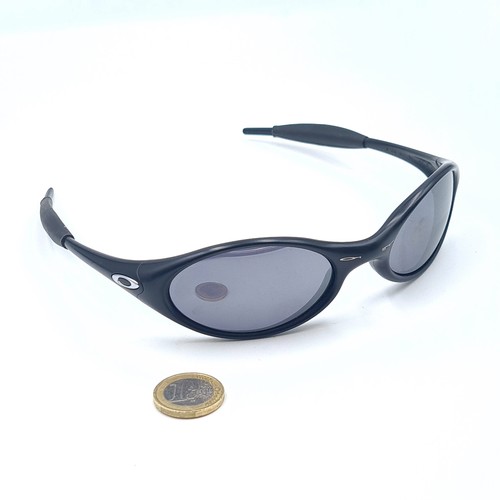 501 - A pair of high quality designer Oakley wrap around gentleman's sunglasses. Lenses in good condition.... 