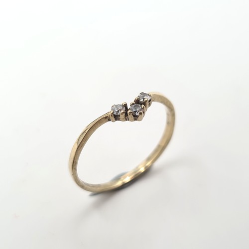 511 - A beautiful 9 carat gold gem set three stone wishbone ring. Ring size: O. Weight: 1 gram. Encased in... 