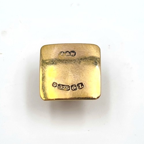 517 - Two 9 carat gold collar studs, of a total weight of 1.68 grams. Nice, handsome examples.