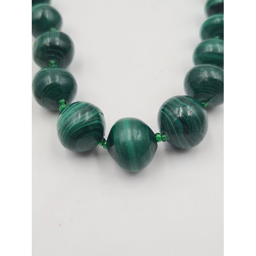 530 - A good quality vintage Malachite graduated stone necklace, set with a twist clasp and stone bead spa... 