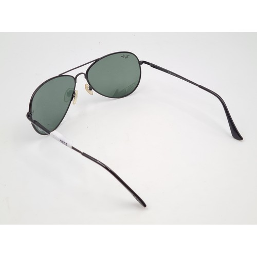 535 - A pair of genuine Ray-Ban aviator style sunglasses, featuring dark lenses which are in good, clean c... 