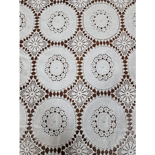 241 - A large vintage  Irish crochet and linen tablecloth featuring beautiful foliate detail. In very good... 