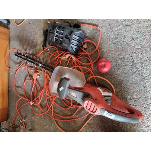 902 - Two items including a Black & Decker 500W hedge trimmer, model number: GT501. Complete with blade an... 