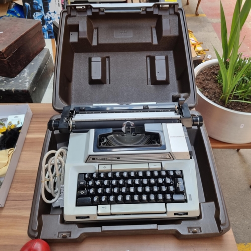 391 - An amazing vintage Smith Corona electric typewriter model no. 8ELE. In original branded hard wearing... 