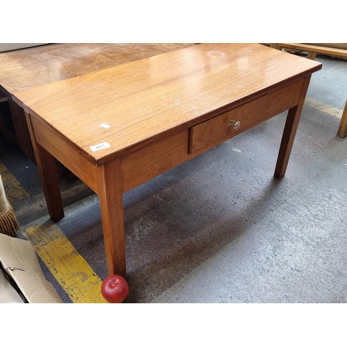 461 - A lovely mid century teak coffee table with a single drawers to front. H46cm x L89cm x D39cm