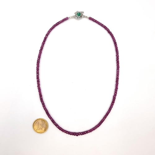 518 - A stunning single strand 105 carat natural Ruby necklace, set with a sterling silver Emerald clasp. ... 