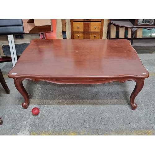 628 - A large Victorian style coffee table. Featuring serpentine edge and cabriole legs.