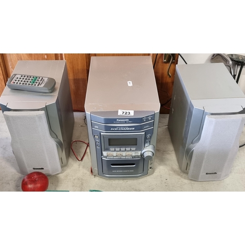 723 - A Panasonic CD Stereo System. Model no: SA-PM11. Features a digital servo system and five CD changer... 