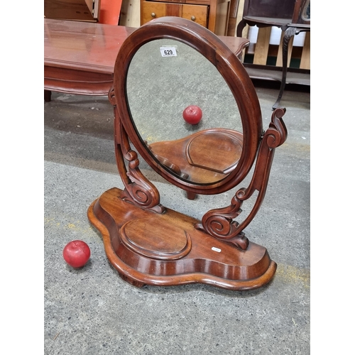 629 - A very good example of  antique Victorian mahogany dressing table mirror. Sporting an oval antique g... 