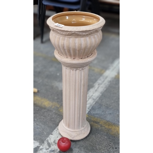 647 - A charming ceramic pedestal plant stand featuring a reeded column base surmounted by a matching urn ... 