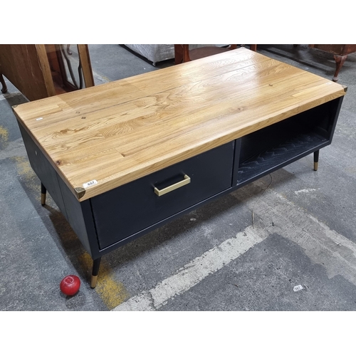 657 - A very stylish and contemporary oversized coffee table. With a solid wood top which wonderfully comp... 