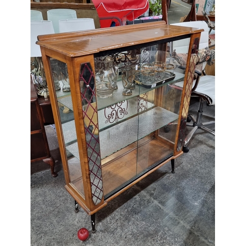 770 - A delightful vintage mid century wooden display cabinet with glass sliding doors with mirrored back ... 