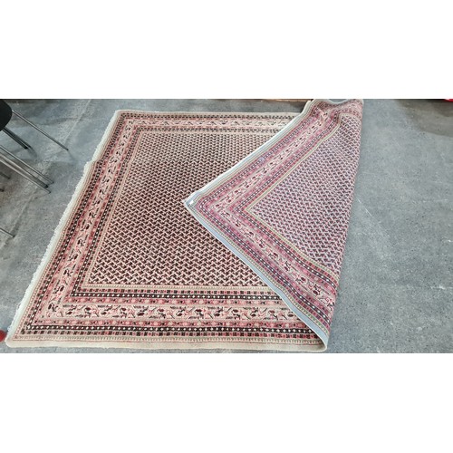 687 - Star lot : A fabulous hand knotted Sarough Mir- Teppich  wool rug in shades of cream and brown. Mm: ... 