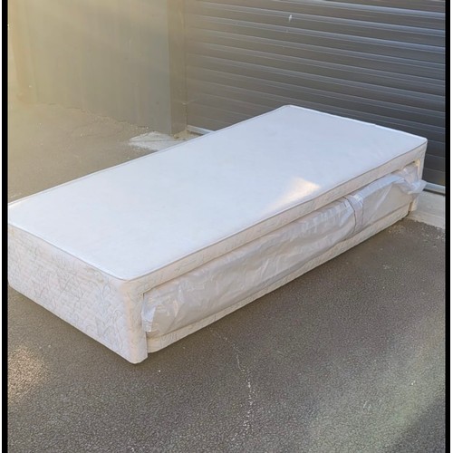 667 - Star Lot : A high quality single mattress and matching bed base of which the mattress is a Serenade ... 