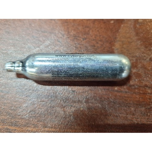 569 - A huge number of 12gram Co2 gas cannisters for use with airsoft and paintball guns. Approx 30 includ... 