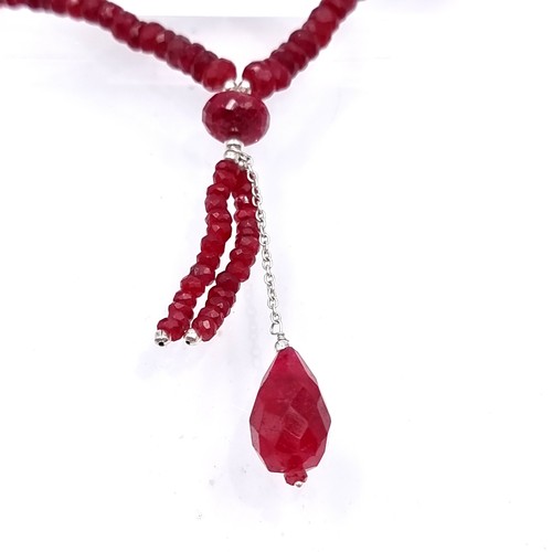 36 - A fabulous 115 carat faceted cut Ruby gem stone necklace, featuring a pretty tear drop accent. Lengt... 