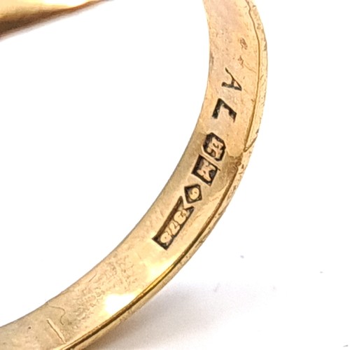 48 - A handsome example of a gentleman's 9 carat gold signet ring, with initialled cartouche to front. Ri... 