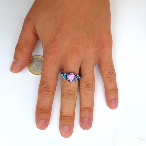 502 - An exquisite natural Amethyst and Blue Topaz ring, featuring a large fabulous central stone of 6.03 ... 