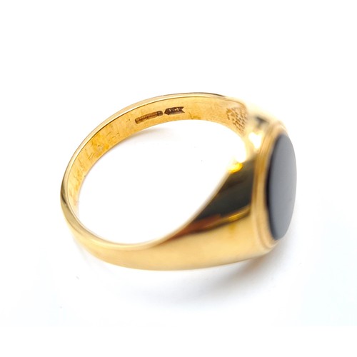 541 - Star lot : A handsome 9 carat Black onyx  signet ring. Ring size: S 1/2. Weight: 5 grams. Hallmarked... 