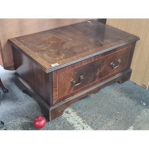 861 - A lovely low chest  with large storage cabinet containing a pull-out tray. Finished with a nicely ca... 