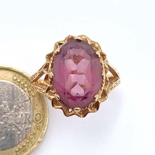 11 - Star lot : An exquisite antique 9 carat gold vintage natural Alexanderite ring, set with a large cen... 