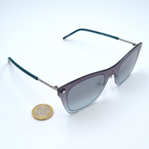 16 - A super stylish pair of designer Marc Jacobs sunglasses, in very good and clean condition. These sun... 