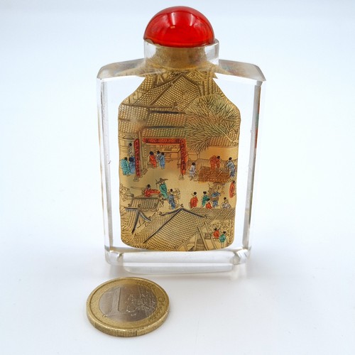 19 - An interesting Oriental reverse interior hand painted snuff bottle. Dimensions: 7.5cm 4.5cm. Weight:... 