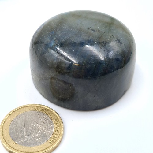 35 - A very large and shimmering natural Labradorite stone of an impressive 450.85 carats. Comes with a c... 