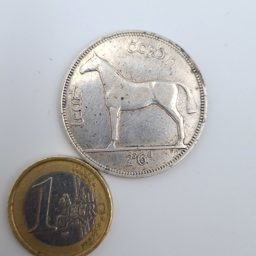 39 - A rare EF 1930 Irish halfcrown coin featuring a horse. Full detail on the harp.