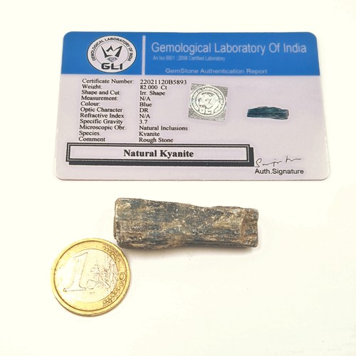 835 - Two certified stones, comprising of a natural Kyanite of a total of 82 carats. Together with an unus... 