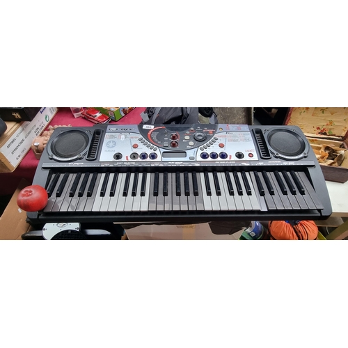 Star Lot - A Yamaha DJX II electric keyboard circa 2000. The tone