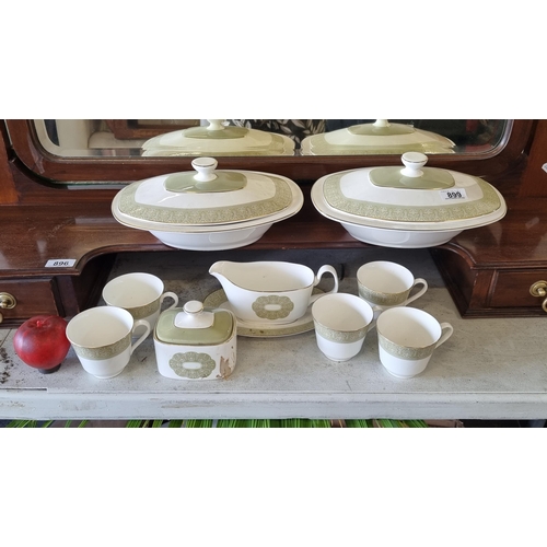 899 - A selection of ten pieces of Royal Doulton fine china in the Sonnet pattern. An attractive pattern w... 