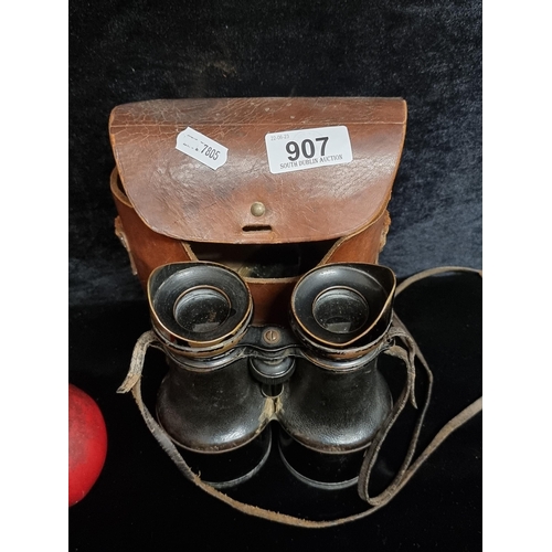 907 - A fantastic pair of antique brass and leather wrapped military binoculars. Housed in a handsome brow... 