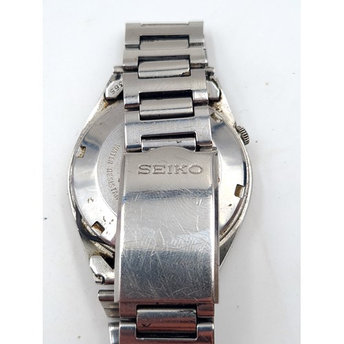 15 - Star lot : A fine example of a Seiko 5 automatic Swiss made stainless steel wrist watch, set with a ... 