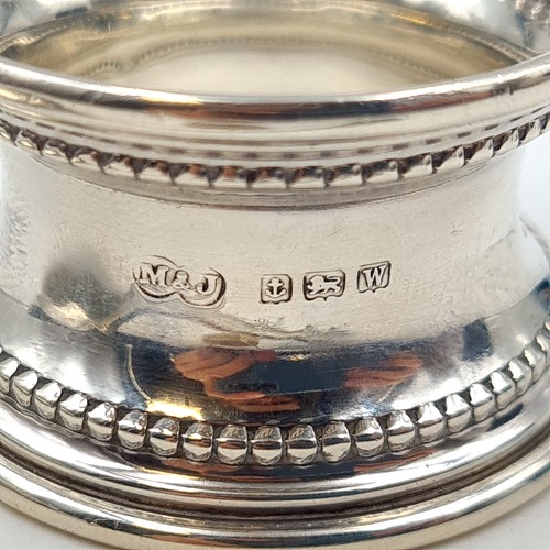 25 - A fine duo, comprising of an antique sterling silver condiment preserve spoon. Hallmarked Sheffield,... 