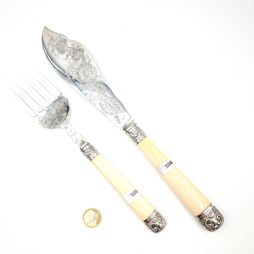 883 - A brilliant pair of vintage fish servers, featuring beautifully engraved embossing detail and folait... 