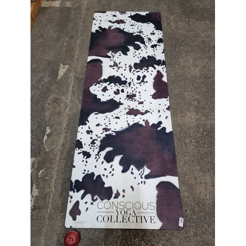 497 - A very high quality vegan friendly yoga collective premium grip synergy yoga mat in cow inspired pat... 