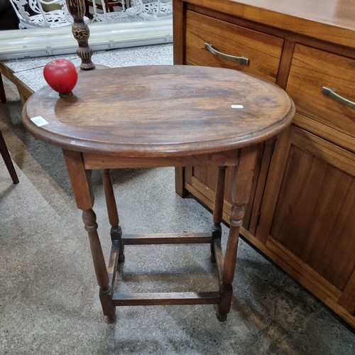 702 - A handsome oak wood side table with an oval top. H75cm