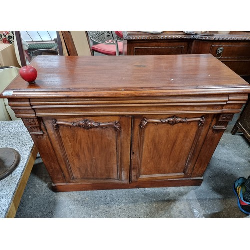 696 - An elegant victorian mahogany sideboard with shelved cupboard storage to base. Featuring nice relief... 