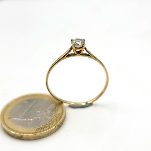 5 - A fine example of a 9 carat gold sparkling gem stone solitaire ring. Stamped 375. Weight: 1.28 grams... 